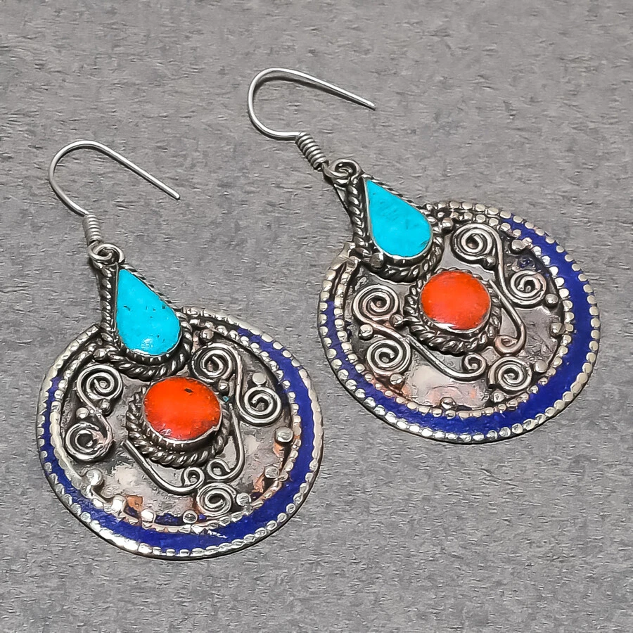 Boucles d'oreilles vintage en argent et corail avec pièces de monnaie