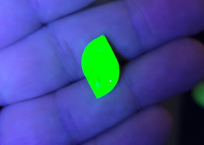 Vintage Uranium Glass Gem 18x10mm Green Lazy S Unique Gold