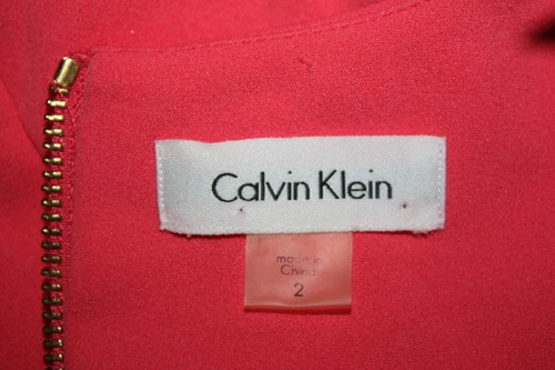 Vestido Calvin Klein Talla 2 Rosa Coral Ajuste y Acampanado Sin Mangas Tono Dorado Acentos - Imagen 6 de 6