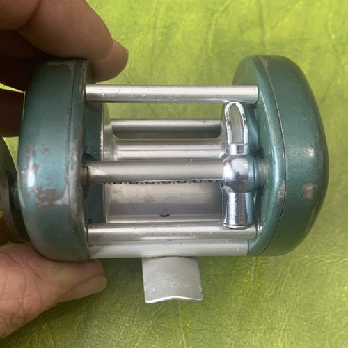 Vintage Fishing Reel Cycloid Level Wind Bait Cast Reel SN# C-1027 Works Smooth - Picture 6 of 7