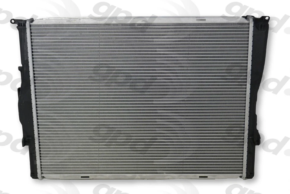 Radiador Global Parts Distributors 2882C para modelos BMW seleccionados 06-13 Foto 2 de 4
