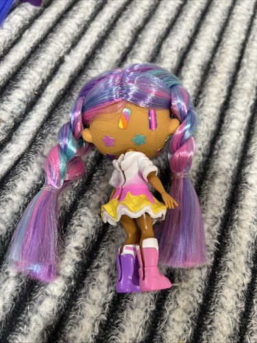Decora Girls 5” Dolls Set Of 3 With Many Accessories. 3 Stands, One Is Broken - Picture 5 of 10