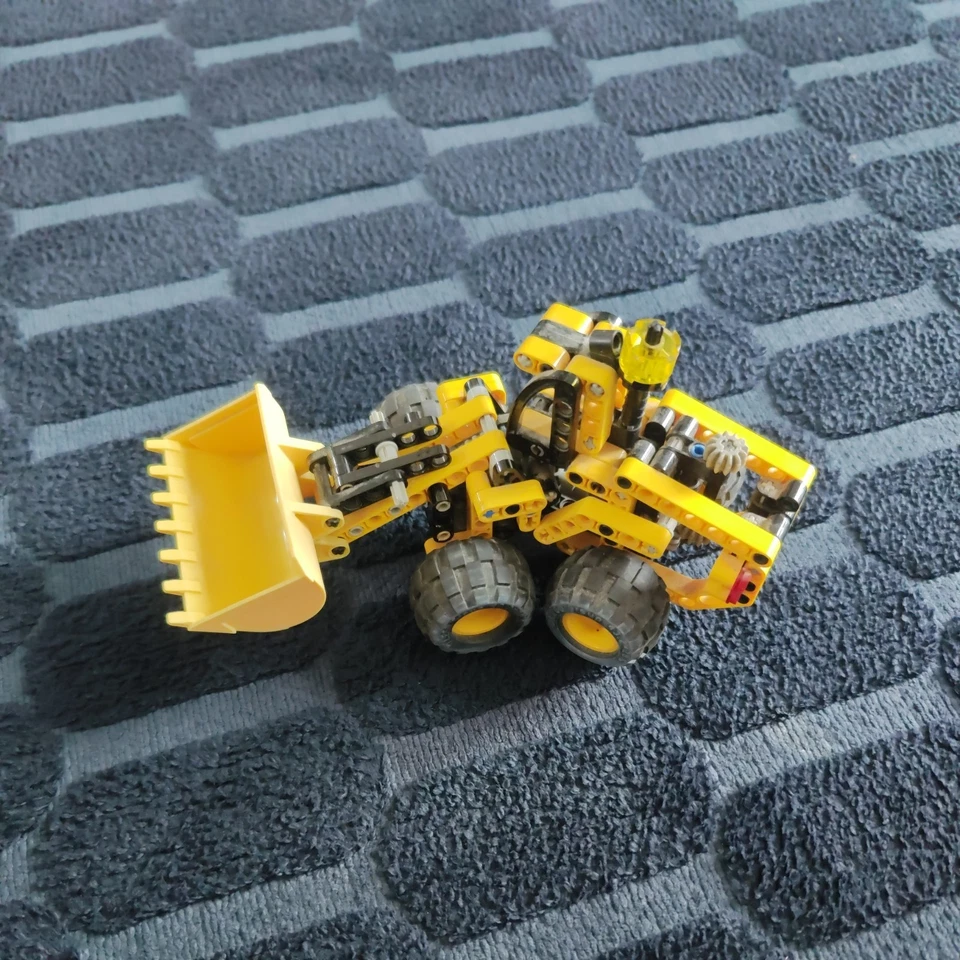 LEGO Technic 8453 Front End Loader, photo 2 of 4