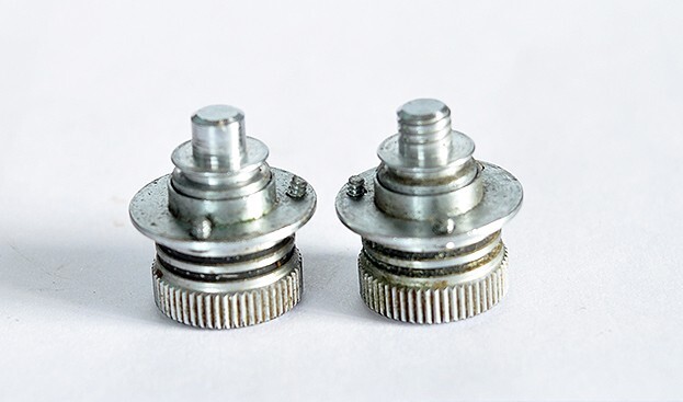 2x Rolleiflex 2.8F & 3.5F Camera's Film Spool Knobs+Screws