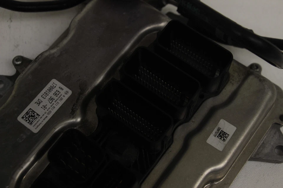 Engine Computer DME ECU MEVD172H OEM BMW N63T F13 F12 F10 F01 F02 750i 550i - Image 3 of 4