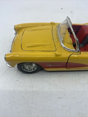 Bburago Chevrolet Corvette 1957 ミニカー Bburago Burago 1957 Chevrolet Corvette Convertible Yellow/Red 1/24
