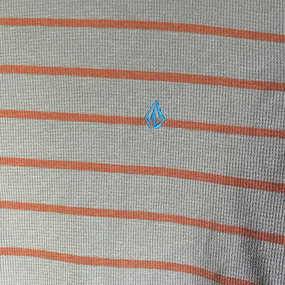 Y2K Volcom Thermal Waffle Shirt Men’s L Gray Striped Skater Cyber Goth - Image 3 of 4