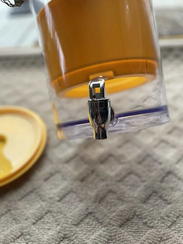 Dispensador de bebidas American Maid de plástico sin BPA de 1,5 galones - amarillo Foto 3 de 4