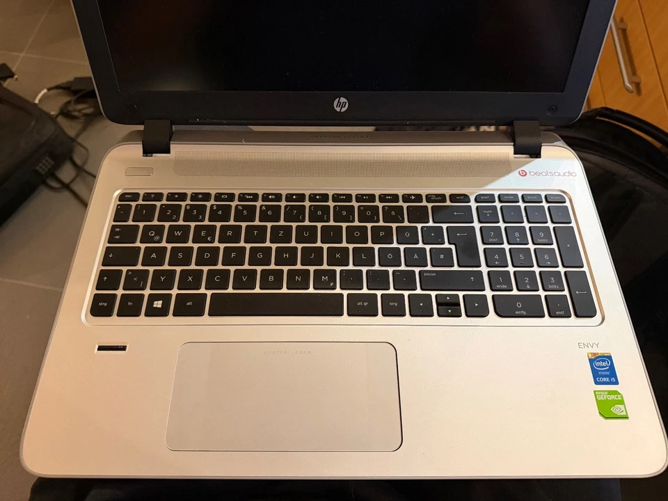 HP ENVY 15 Notebook Intel Core i5 12 GB - Akku und Festplatte defekt - Bild 3 von 4