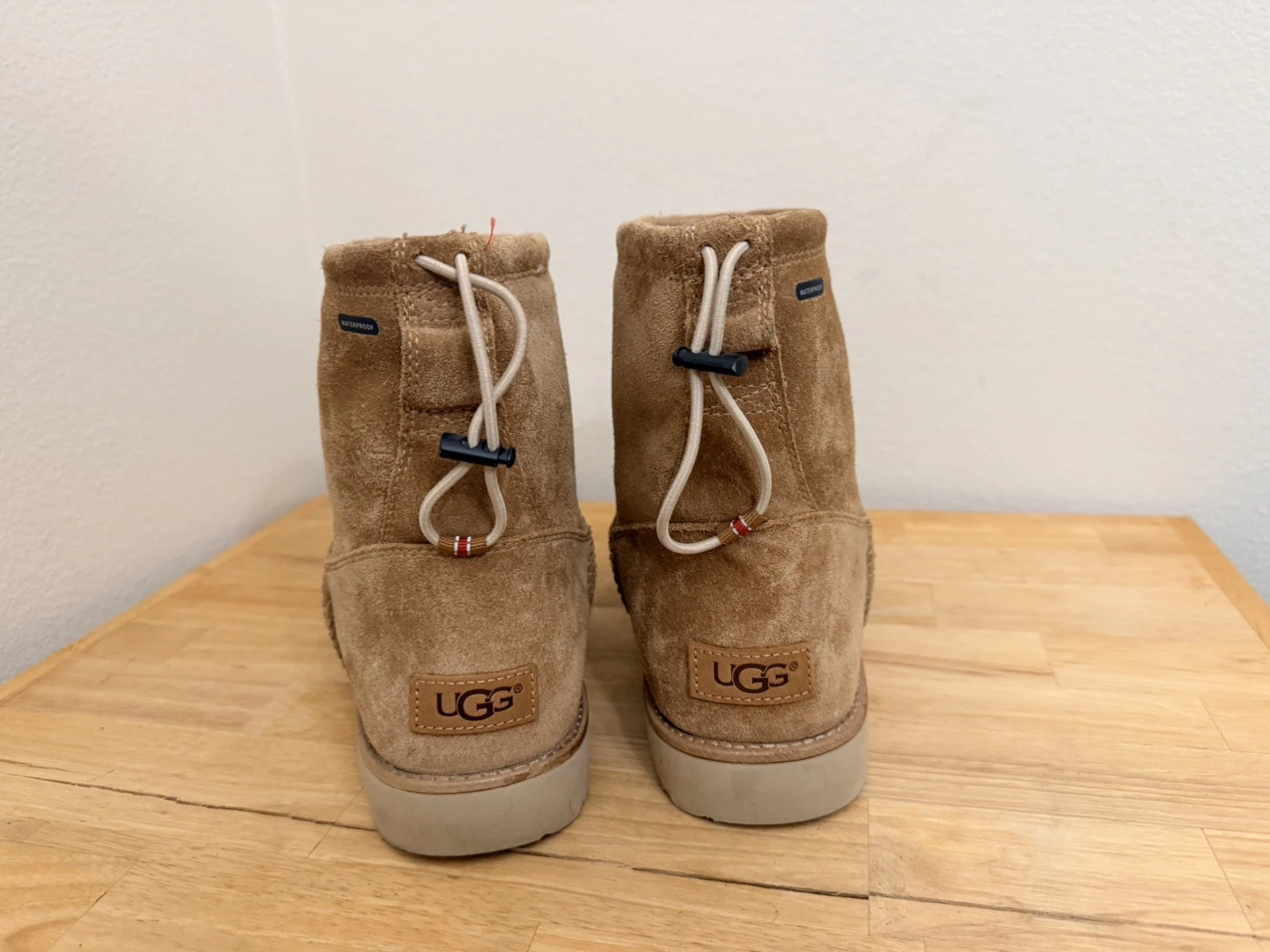 Men's WATERPROOF Uggs Size 8 in Chestnut Colorway with Bag Included