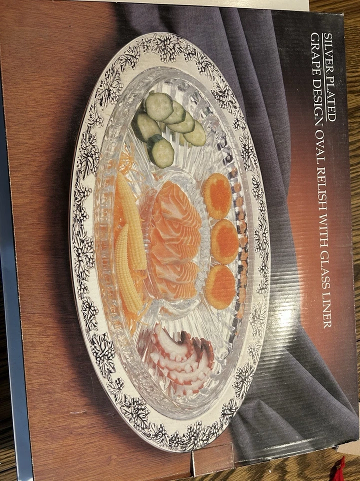 Silver Plated-Grape Design Tray-Heavy Glass Liner- EUC-Paul Revere Silver - Image 4 of 4