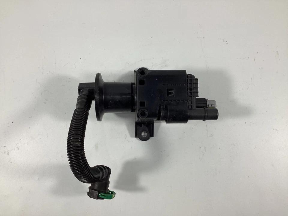 2018-2023 TOYOTA CAMRY FUEL VAPOR CANISTER FILTER / LEAK DETECTION PUMP OEM . - Image 2 of 4