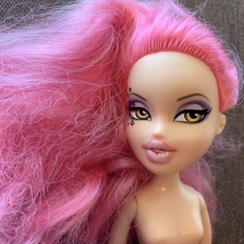 Bratz Kirana Vampire Masquerade Doll Vintage 2001 Back Of Head Rare 2010 On Back - Picture 2 of 10