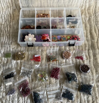 Schmuck Basteln Perlen Knopf Konvolut mit Box