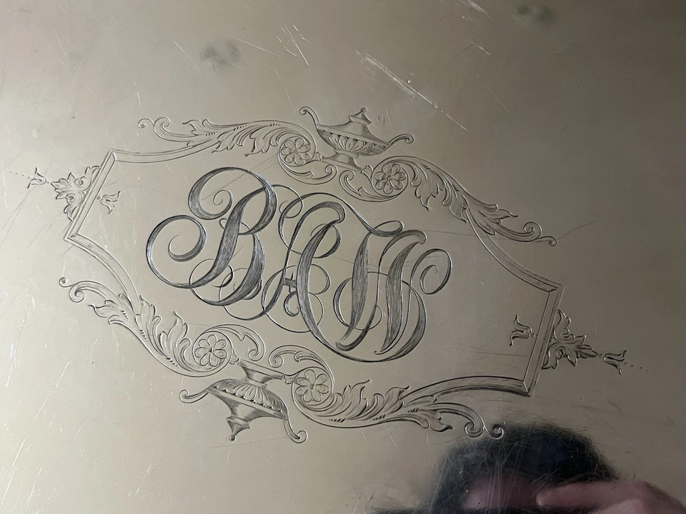 "Antiguo plato de plata eduardiano inglés grabado a mano 24"" con mango bandeja para servir" Foto 3 de 4