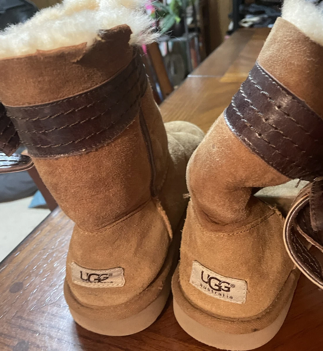 Ugg Australia Women s 1003174 Josette Sheepskin Boots Chestnut Brown Bow Size 9