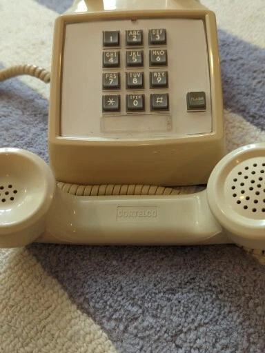 Vtg. Cortelco/ITT #250044-MBA-20F Push Button Phone - Image 2 of 4