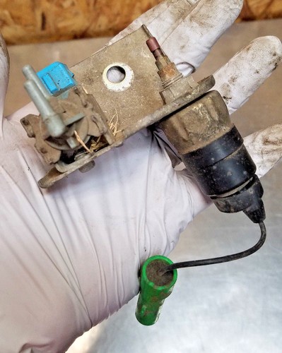 86-88 Toyota Pickup TRUCK 4Runner VSV Vacuum Switch Valve 25702-35200 SMOG AIR