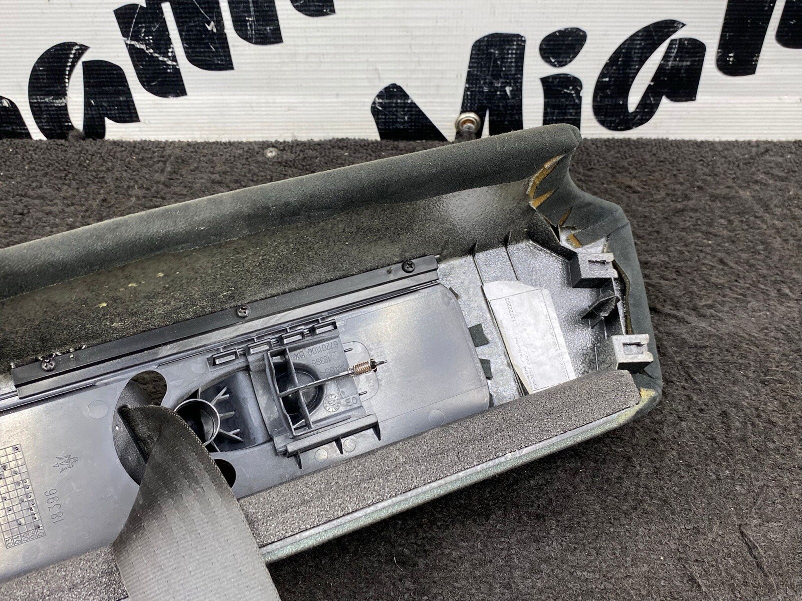 2015 Maserati Granturismo MC OEM Driver Left Front Seat Belt Retractor W/ Cover