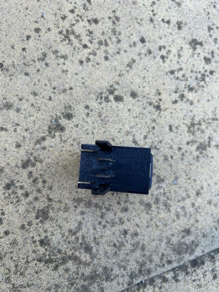 VW GOLF JETTA MK2 GENUINE REAR HEATED DEMISTER SCREEN SWITCH 191959621B