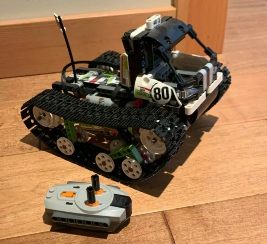 LEGO Technic RC Tracked Racer 42065