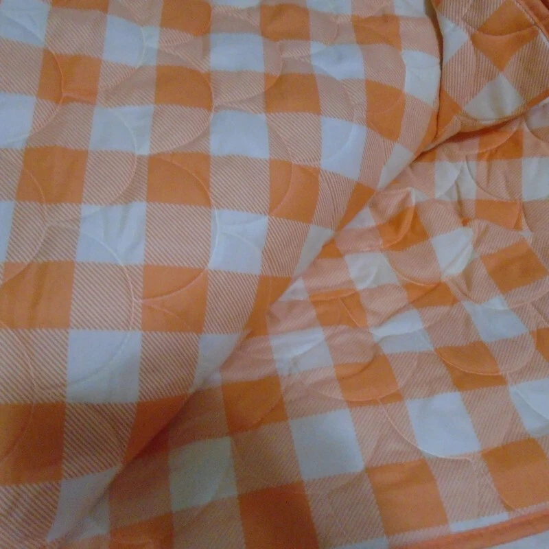 Full Queen Quilt Carrot Ensemble reversable bedspread and std pillow shams - Image 4 of 4