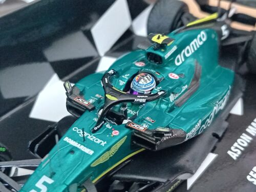 Minichamps 1:43 Aston Martin AMR22 Sebastian Vettel - 2022 Japanese Grand Prix - Picture 3 of 10