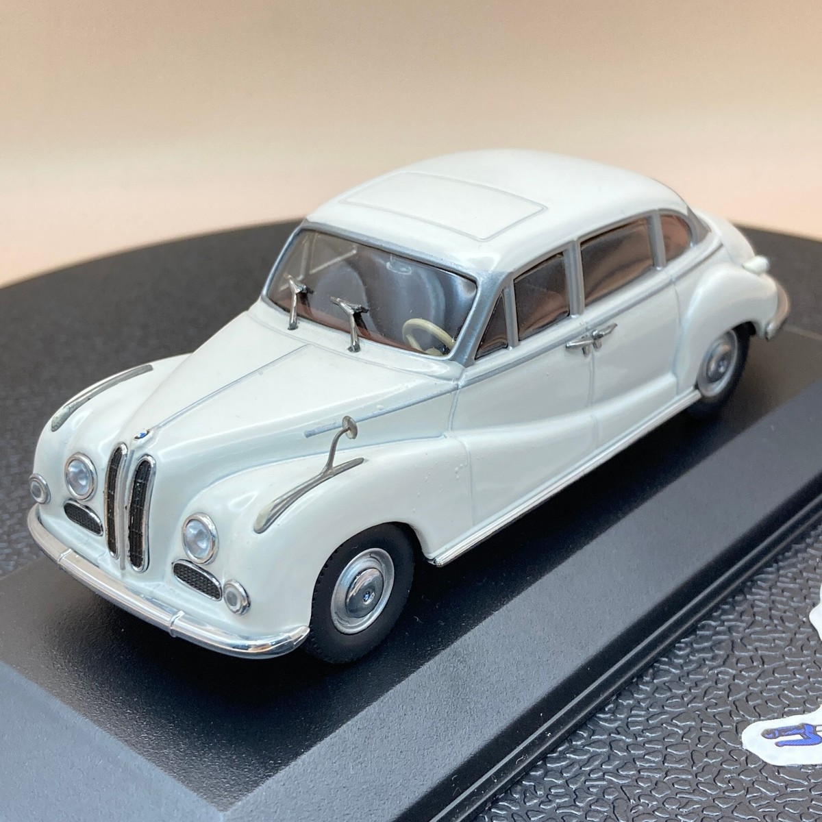 Minichamps 1/43 BMW 502 V8 Limousine White 1956 430022400 Diecast