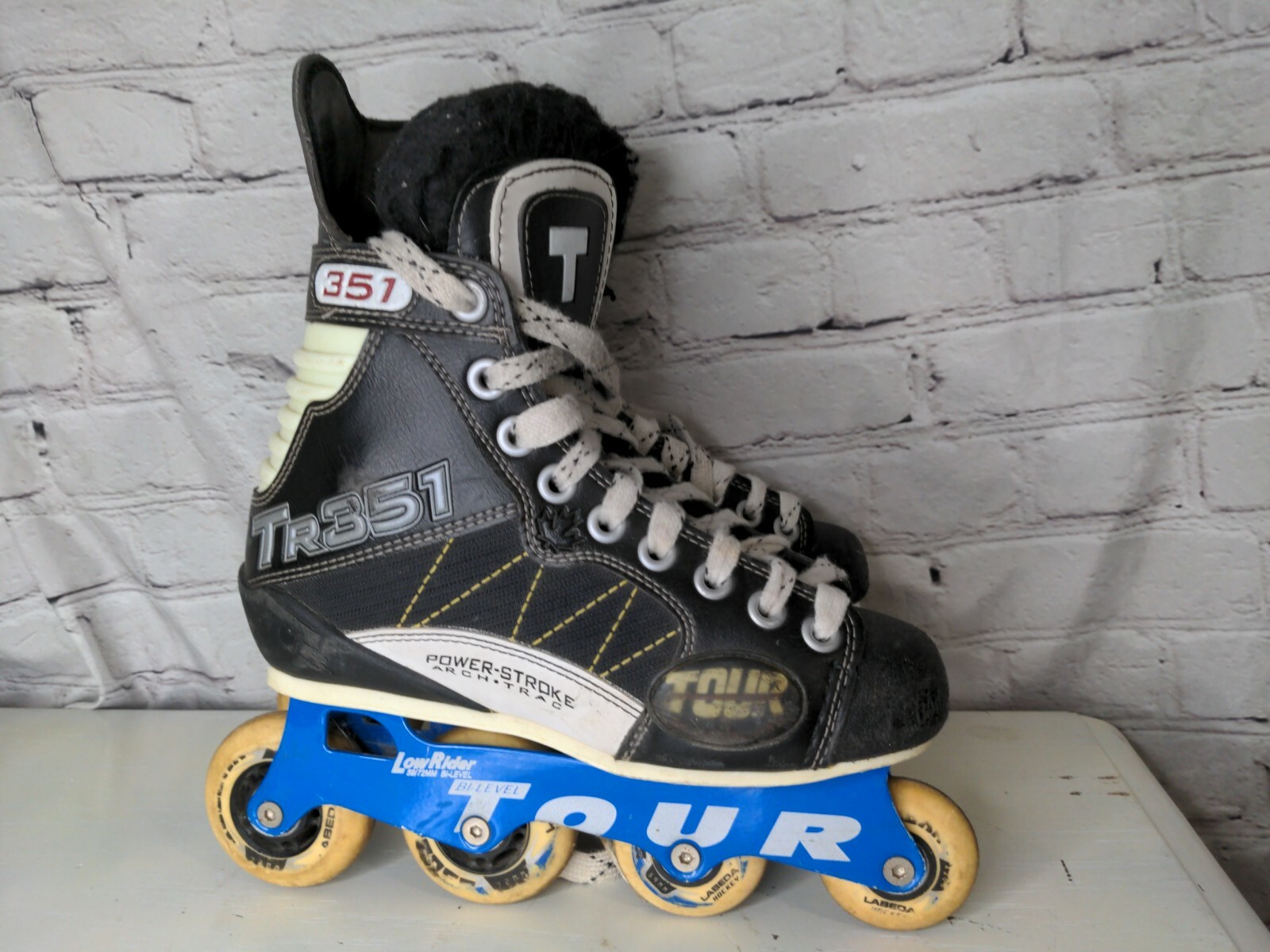 Size 4 Bi-level By Tour Hockey Use Boys Black