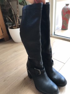 black leather boots size 6