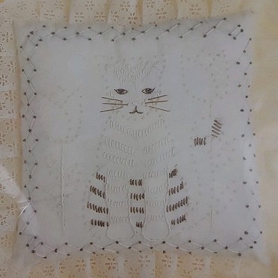 White Cat Crewel Pillow Kit Floral Tulip 14'' Muslin French Knot Lace SEALED Vtg