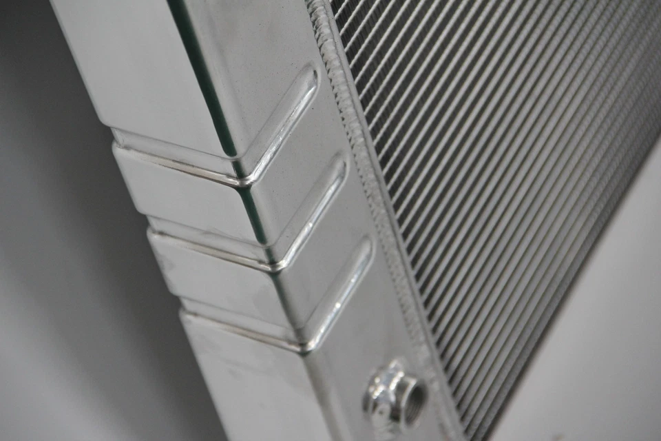 Radiador KKS 1696 3 filas apto para 88-00 Chevy GMC C/K C1500 C2500 C3500 K1500 7,4 V8 Foto 3 de 4