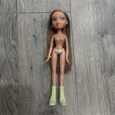 Bratz MGA 2001 Yasmin Shrek Doll Comes with accessories, very good condition