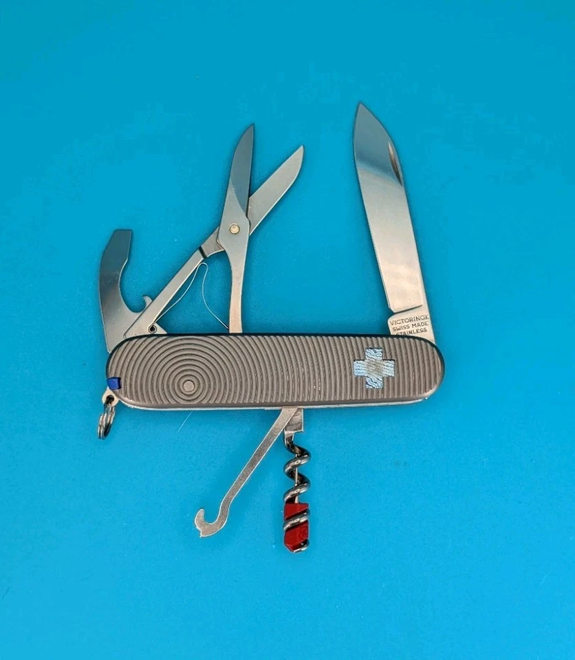 Navaja suiza compacta Victorinox personalizada multiherramienta 91 mm Foto 2 de 4