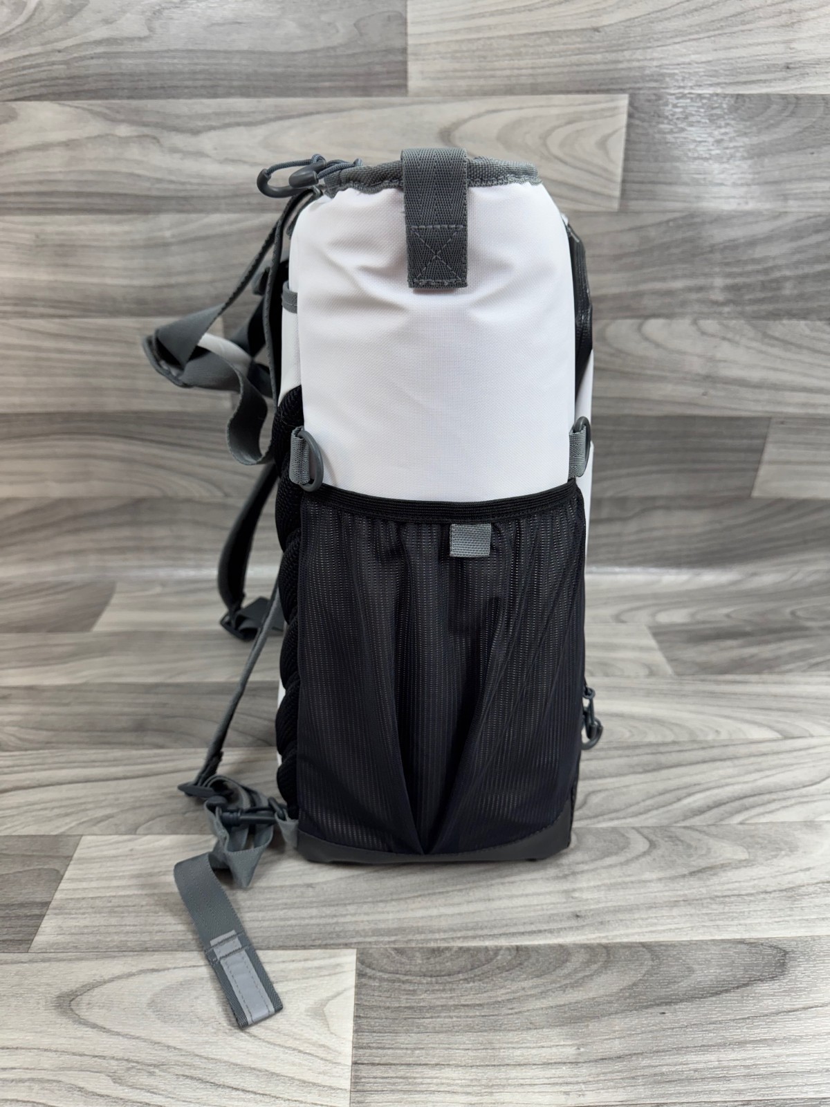 ENGEL ADVENTURE GEAR BACKPACK COOLER INSULATED BAG WHITE GREY SOFT NICE SHAPE