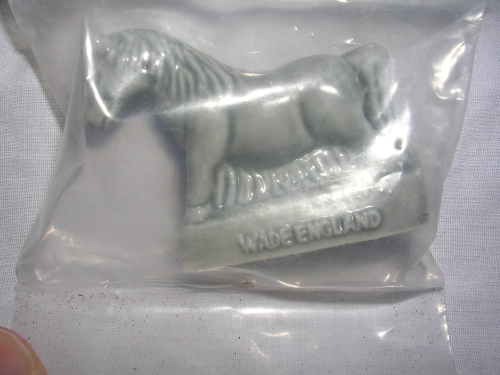 WADE MINIATURE RED ROSE TEA PONY HORSE PET SHOP SERIES WHIMSY FIGURE FIGURINE