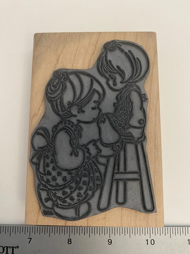 Estampilla de goma montada en madera Stampendous Precious Moments UP011 Always There For Me Foto 3 de 4