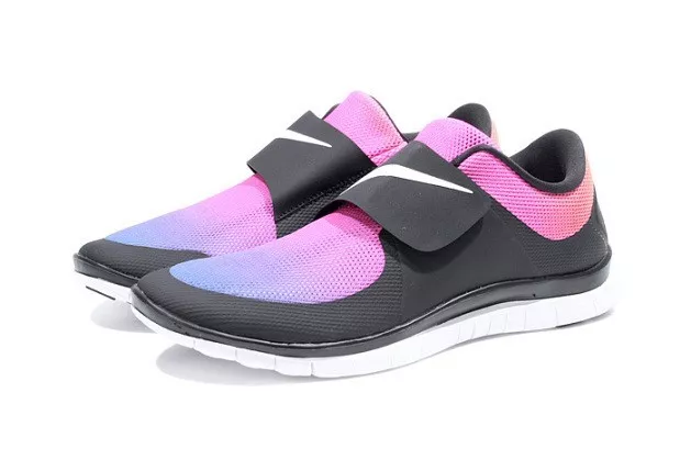 Nike free socfly on feet top