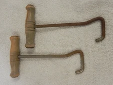 VINTAGE PAIR OF WOOD HANDLE BOOT PULLS HOOKS