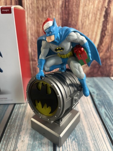 Hallmark 2018 Batman Peekbuster Motion-Activated Light/Sound Xmas Ornament - Picture 2 of 5