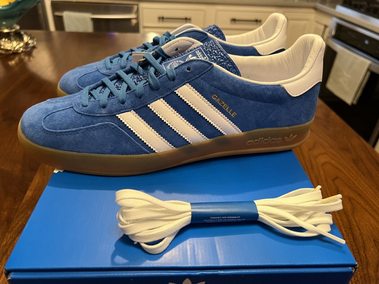 maratón Sofocante Villano Size 10.5 - adidas Gazelle Indoor Blue Bird Gum 2022 for sale online | eBay