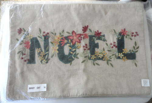 Beautifully embroidered Joyeux NOEL Garnet Hill Pillow Cover 14 x 20 Unused NIP - Picture 2 of 11
