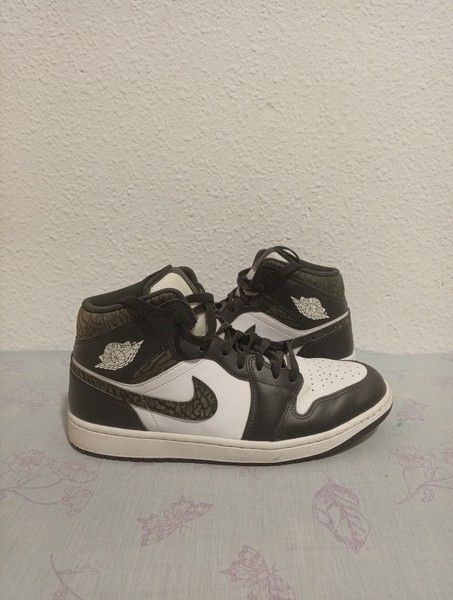 Nike Air Jordan 1 Mid.