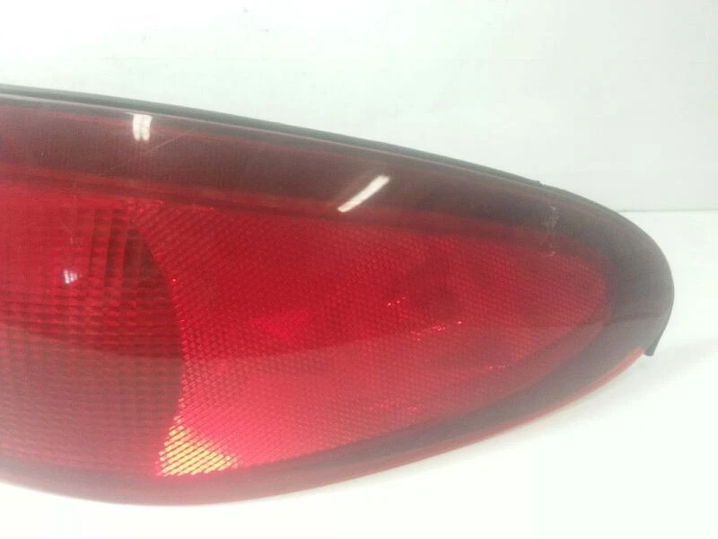 Luz trasera derecha pasajero sedán montada en cuarto para 98-02 ESCORT O91-162491 Foto 3 de 4
