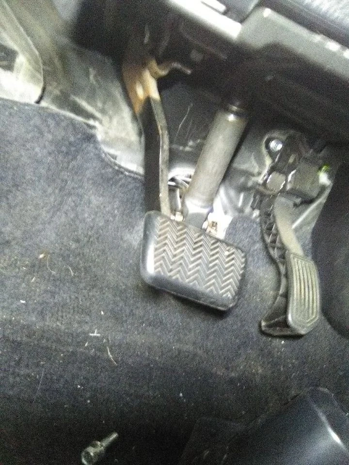 Toyota Rav4 2016 pedales de freno de gasolina 2,5 litros, 4 cilindros, automático Foto 2 de 4