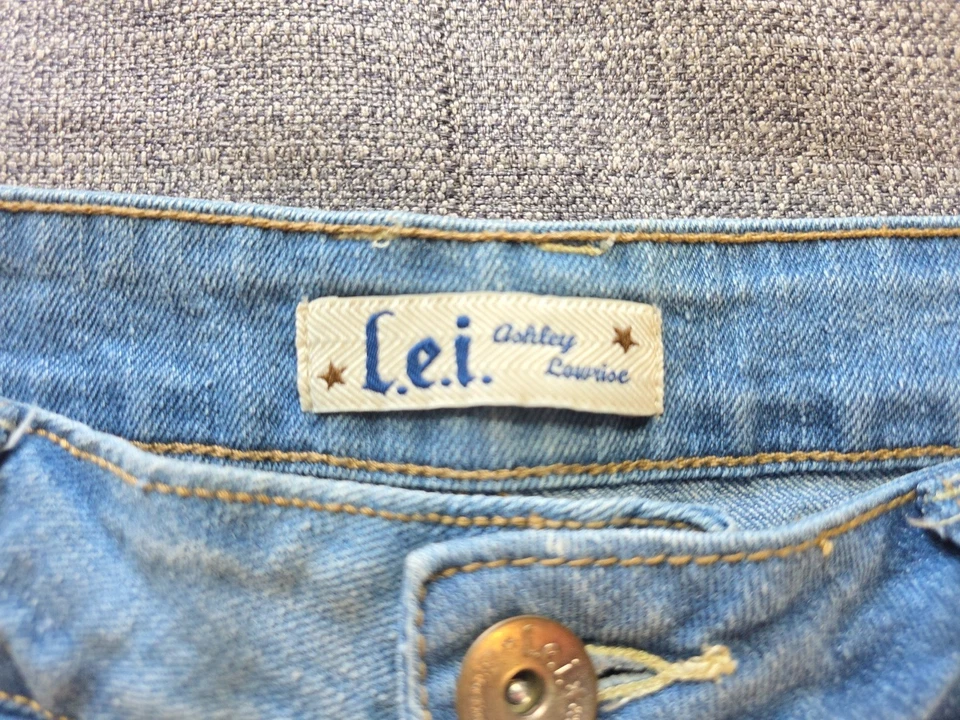 LEI Ashley Low Rise Shorts Womens Juniors Size 9 Blue Patch work Stretch Raw Hem - Image 2 of 4