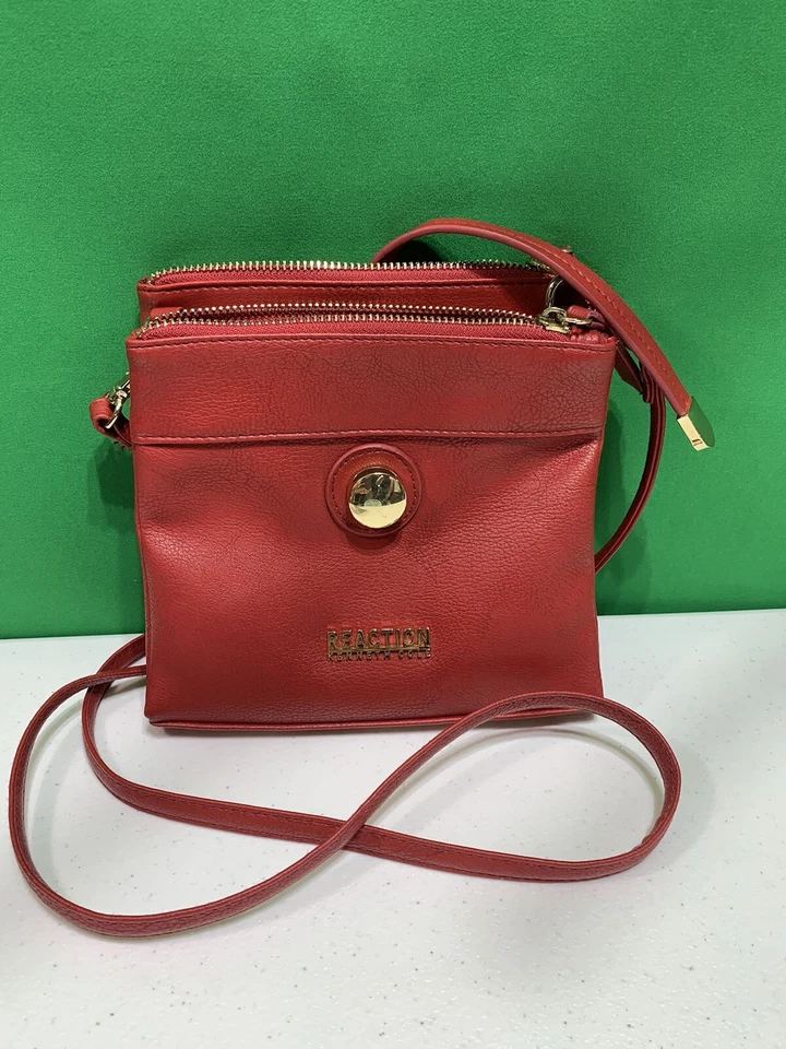Kenneth Cole Reaction 红色鹅卵石皮革斜挎包吊带包 — 第 2/4 张图片