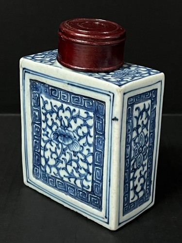 CHINESE PORCELAIN BLUE AND WHITE TEA CADDY - Picture 8 of 10