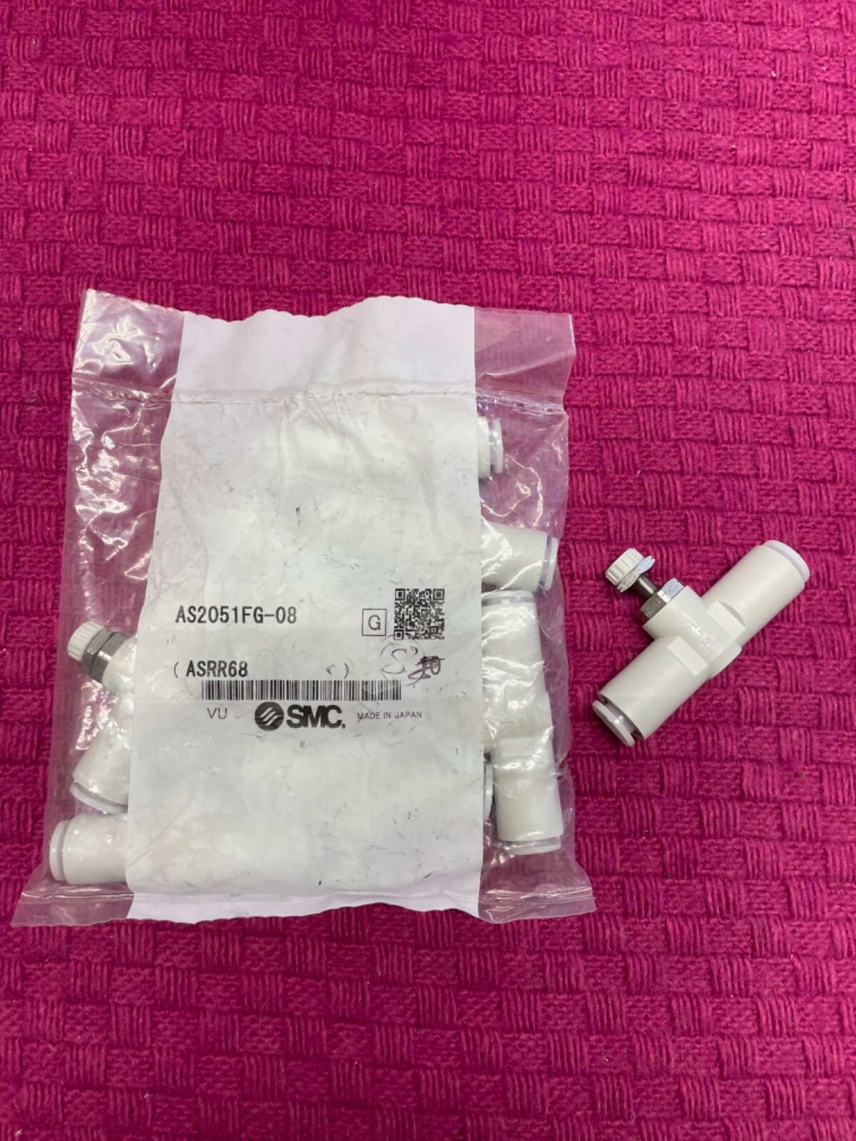New SMC AS2051FG-08 In-Line Flow Cont./Needle Valve for 8mm or 5/16 Tube 1 pc.
