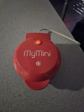 NOSTALGIA My Mini Orbital Donut Maker Red